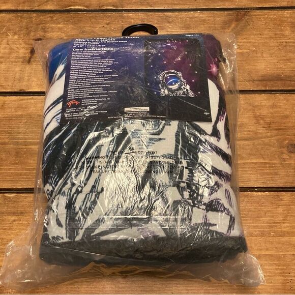 ThinkGeek Space LED Light Up Fleece Sherpa Throw Blanket New Astronaut NWT - Picture 6 of 9